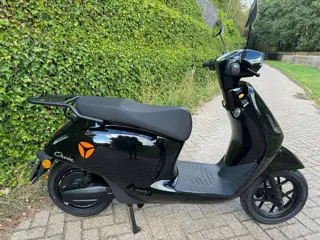 Foto 15 van Yadea Owin 25-45km Electrische Scooter NIEUW STIJLVOL BETAAL