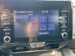 Foto 18 van Toyota Yaris 1.5 Hybrid First Edition Keyless start | LMV | Navi