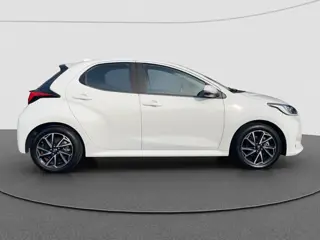 Foto 15 van Toyota Yaris 1.5 Hybrid First Edition Keyless start | LMV | Navi