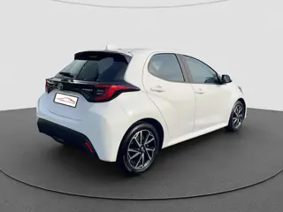 Foto 14 van Toyota Yaris 1.5 Hybrid First Edition Keyless start | LMV | Navi
