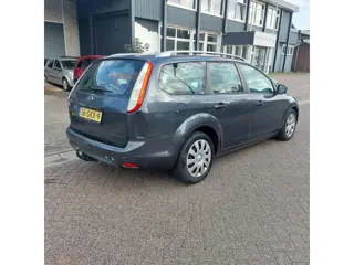 Foto 14 van Ford Focus Wagon 1.6 Trend met Nieuwe APK