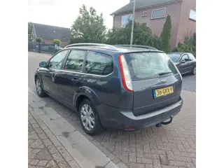 Foto 15 van Ford Focus Wagon 1.6 Trend met Nieuwe APK