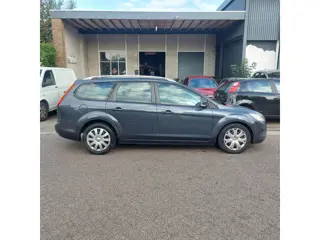 Foto 16 van Ford Focus Wagon 1.6 Trend met Nieuwe APK
