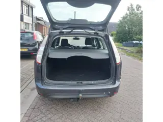 Foto 20 van Ford Focus Wagon 1.6 Trend met Nieuwe APK