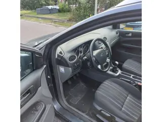 Foto 11 van Ford Focus Wagon 1.6 Trend met Nieuwe APK