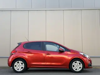 Foto 11 van Peugeot 208 1.2 - navi - automaat - nap! - airco -