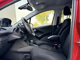 Foto 18 van Peugeot 208 1.2 - navi - automaat - nap! - airco -