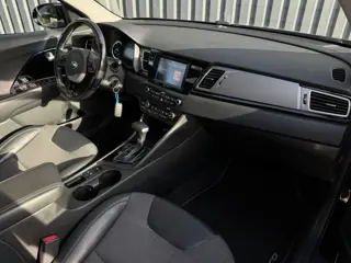 Foto 20 van Kia Niro 1.6 GDi Hybrid Edition 1e eigenaar, Trekhaak, Panoramadak