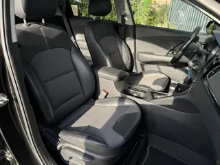 Foto 18 van Kia Niro 1.6 GDi Hybrid Edition 1e eigenaar, Trekhaak, Panoramadak