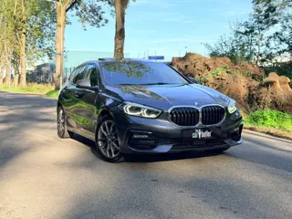 BMW 120i High Executive| Pano | Head-Up |Keyless|Trekhaak | Stuur-/Stoelverwarming