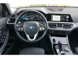 Foto 22 van BMW 3-serie Touring 330e | trekhaak | ACC