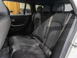 Foto 17 van BMW 3-serie Touring 330e M-Sport 292PK, Facelift, Shadow Line, Wide Screen, Voll Led, Navi, Adaptive
