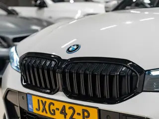Foto 20 van BMW 3-serie Touring 330e M-Sport 292PK, Facelift, Shadow Line, Wide Screen, Voll Led, Navi, Adaptive