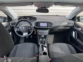 Foto 14 van Peugeot 308 1.2 PureTech 130PK Blue Lease Executive|Pano|Trekhaak