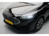 Foto 22 van Ford Fiesta 1.0 EcoBoost 125PK Hybrid Titanium NL-auto [ Carplay LED Draadloze Telefoonlader Parkeer