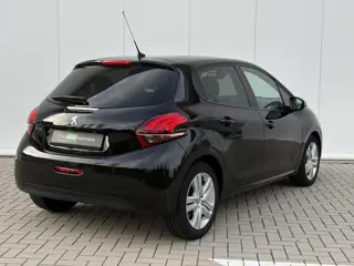 Foto 17 van Peugeot 208 1.2 PureTech Signature  | extreem lage km stand | stoelverwarming | carplay | Heel netje