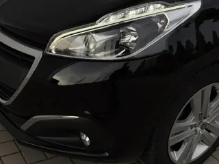 Foto 18 van Peugeot 208 1.2 PureTech Signature  | extreem lage km stand | stoelverwarming | carplay | Heel netje