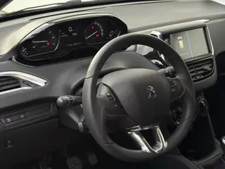 Foto 19 van Peugeot 208 1.2 PureTech Signature  | extreem lage km stand | stoelverwarming | carplay | Heel netje