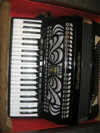 Zeer fraaie Weltmeister Caprice 120-bas zwart