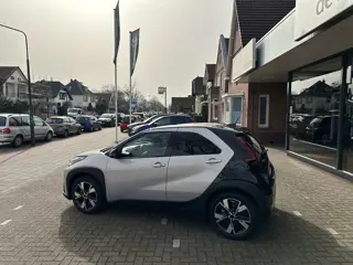 Foto 16 van Toyota Aygo X Hybrid 115 pulse + easy pack stoelverwarming / keyless start / parkeersensoren voor +