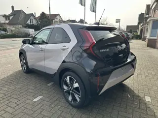 Foto 17 van Toyota Aygo X Hybrid 115 pulse + easy pack stoelverwarming / keyless start / parkeersensoren voor +