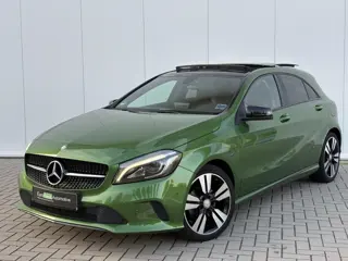 Foto 11 van Mercedes-Benz A-klasse A 160 Urban Exclusive | Night Package  | Panorama | Lederen bekleding