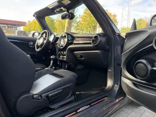 Foto 20 van Mini Cabrio 2.0 Cooper S Chili Serious Business JCW|Nieuwstaat