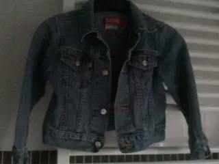 I.z.g.s. DIESEL spijkerjackje, mt 104
