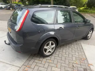 Foto 19 van Ford Focus Wagon 1.6 Titanium