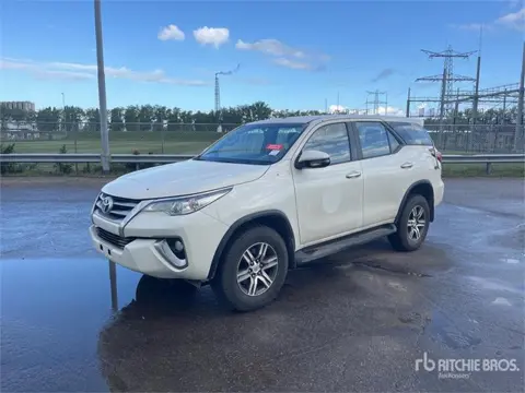 Toyota Fortuner 4WD SUV (bj 2019)