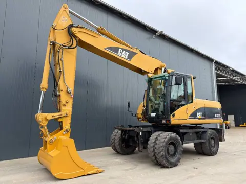 Cat M322C (bj 2005)