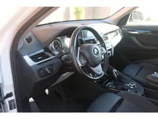 Foto 16 van BMW X1 sDrive18i 140pk Aut. Executive Edition - Navigatiesysteem - Achteruitrijcamera - Cruise contr