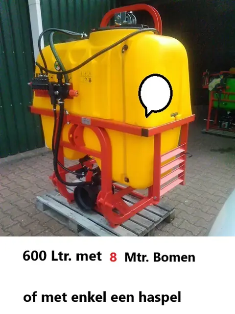 Veldspuit 600 Ltr. gedragen met 8 Mtr. bomen ... e/o = showroommodel