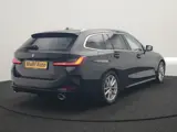 Foto 24 van BMW 3 Serie Touring 320e Luxury Line Facelift PHEV Dealer O.H. | Trekhaak Af Fabriek | Panodak | Hea