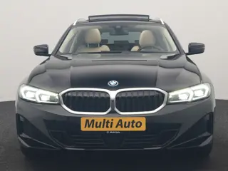 Foto 18 van BMW 3 Serie Touring 320e Luxury Line Facelift PHEV Dealer O.H. | Trekhaak Af Fabriek | Panodak | Hea