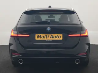 Foto 19 van BMW 3 Serie Touring 320e Luxury Line Facelift PHEV Dealer O.H. | Trekhaak Af Fabriek | Panodak | Hea