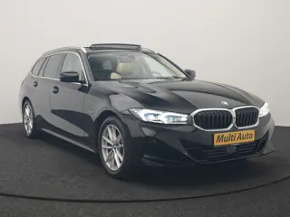 Foto 20 van BMW 3 Serie Touring 320e Luxury Line Facelift PHEV Dealer O.H. | Trekhaak Af Fabriek | Panodak | Hea