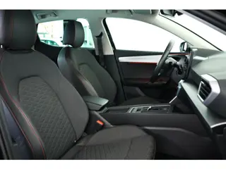 Foto 14 van SEAT Leon 1.5 eTSI FR / LED / Navi / CarPlay / ACC / Camera