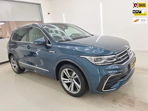 Volkswagen Tiguan 1.5 TSI 3X R-Line Business+Led+Navigatie+Camera+Assist/winter-Pakket = RIJKLAAR !!