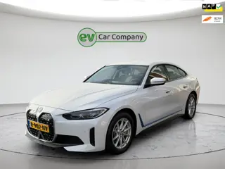 BMW I4 EDrive40 84 kWh | SOH ..% | Adapt. Cruise | Camera | Carplay | 1e Eigenaar | Stoelverwarming 