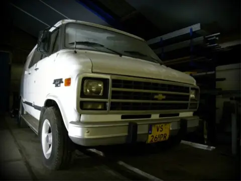 Chevy van G30 (dubbele cabine, GRIJS kenteken)
