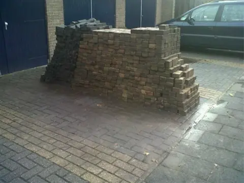 Gratis af te halen Rode en zwarte stenen