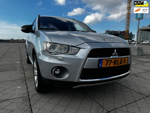 Mitsubishi Outlander 2.4 Instyle AUT CLIMA CRUISE CAMERA NAP