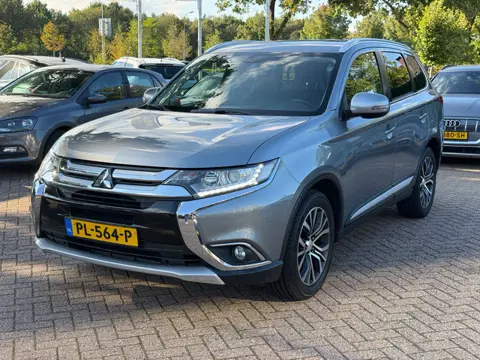Mitsubishi Outlander 2.0 Instyle 7p. / Trekhaak / Camera / Leder / Navigatie / 18'' / Keyless / Stoe