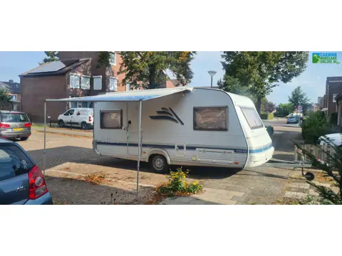 Wilk Stern 470 caravan met mover, luifel en fietsendrager