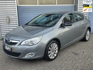 Opel Astra 1.6 Cosmo Plus Automaat – Ambient light / Climate & Cruise / ZGAN Banden