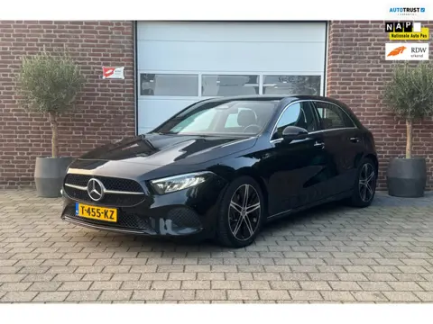 Mercedes-Benz A-klasse 180 Luxury Line|Leer|Sfeerverlichting|KeylessGo|
