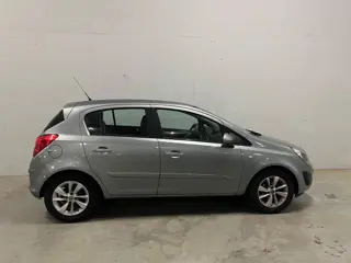 Opel Corsa 1.2-16V Design Edition 5drs. Automaat