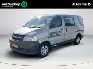 Toyota HiAce 2.5 D-4D KWB Comfort DC | Rolstoelbus | Vista lift | Vier stoelen | Incl. onderhoudsbeu