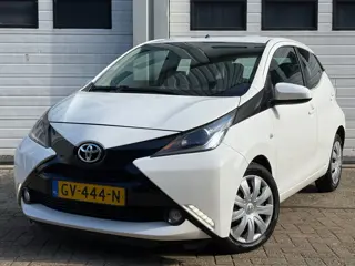 Toyota Aygo 1.0 VVT-i x-play Nieuwe APK camera carplay airco cruise control elektrisch ramen